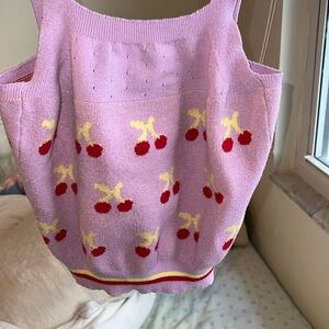 Listicle top size small never worn